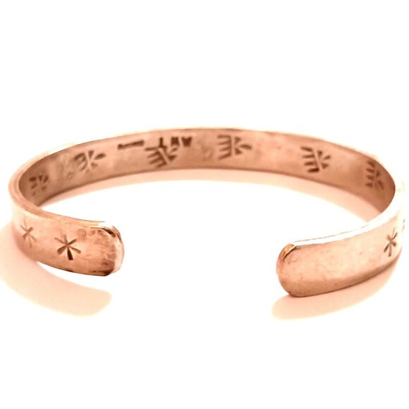 Vintage Navajo Hand Stamped Cuff signed "MWT" 25.5g (1201) - Picture 2 of 8